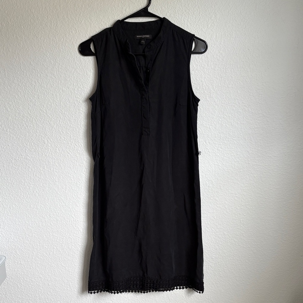SOLD - Banana Republic Black Sleeveless Dress Size 4